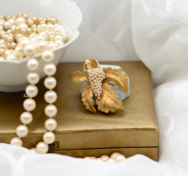 Vintage Shopping Charm Brooch - J22